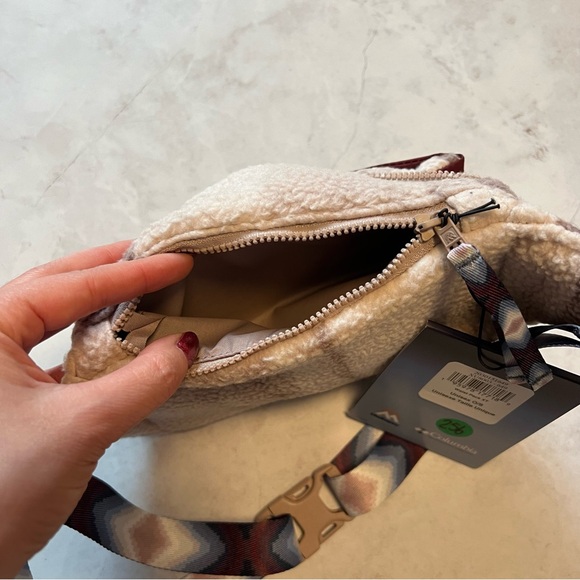 NWT Madhappy × Columbia Limited Edition Fleece XT Fanny Pack - Picture 8 of 12